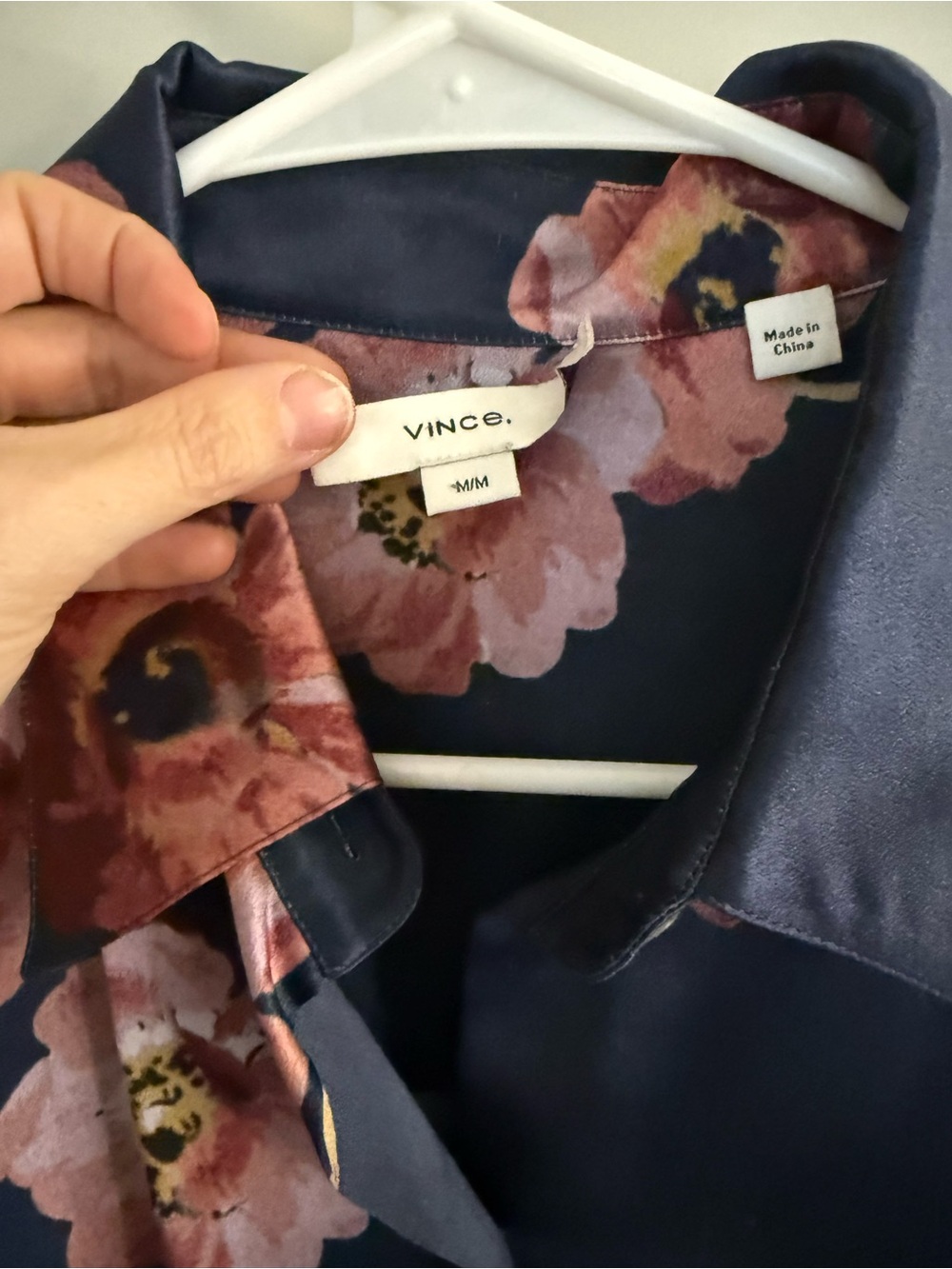 Vince Silk Women's Navy Floral Button-Up Shirt - Pink Flower Print - Picture 2 of 8
